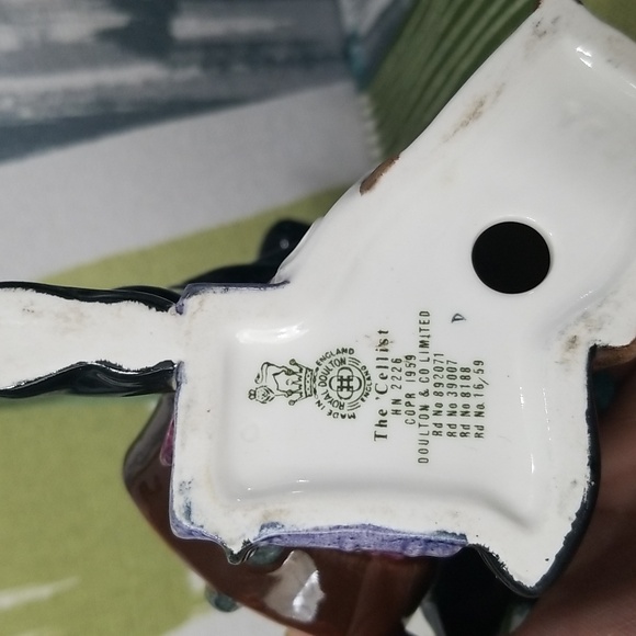 🎶Rare Royal Doulton Cellist Figurine In Excellent Condition🎶Made In England - Picture 15 of 17